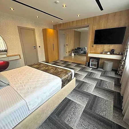 Mateo Hotel 5*