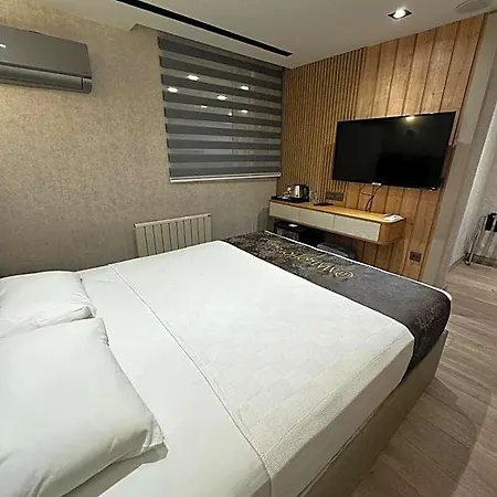 Mateo Hotel